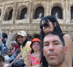 Familia visitando Roma