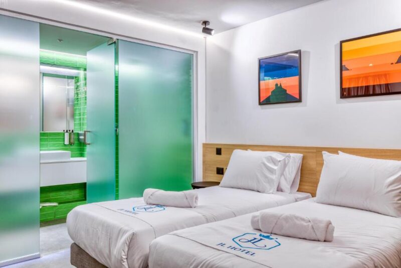 Budget hotel with breakfast included